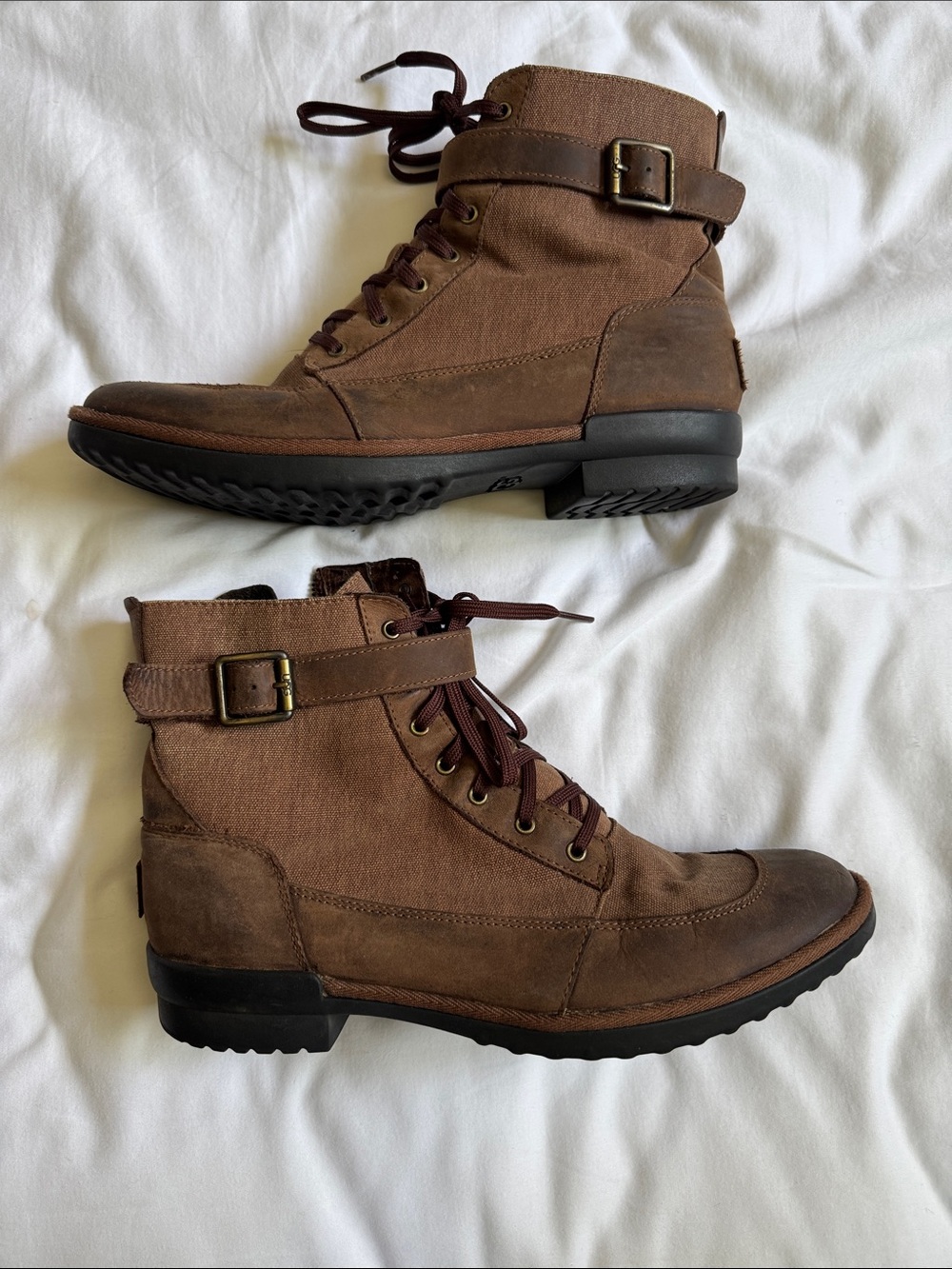 Women’s zip up Ugg boots
